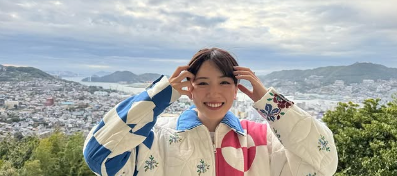永野芽郁 膝の上に座る
